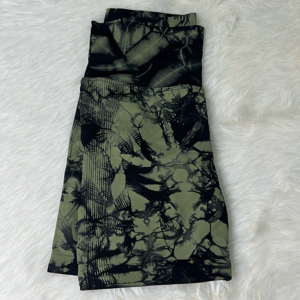 Biker Shorts w/ Scrunch